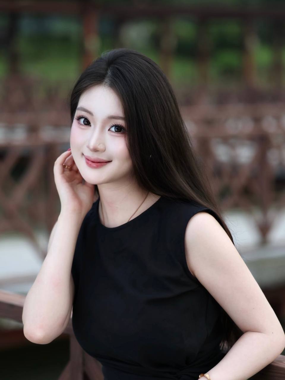 王府继兄宠我如宝，亲哥却后悔了海报